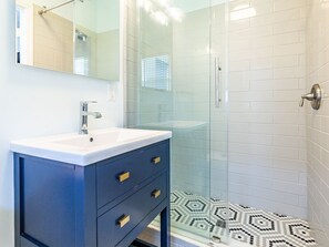 Condo, 1 grand lit et 1 canapé-lit, cuisine | Salle de bain | Serviettes fournies, papier de toilette