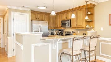 Condo, Multiple Beds, Kitchen | Private kitchen | Fridge, microwave, oven, stovetop