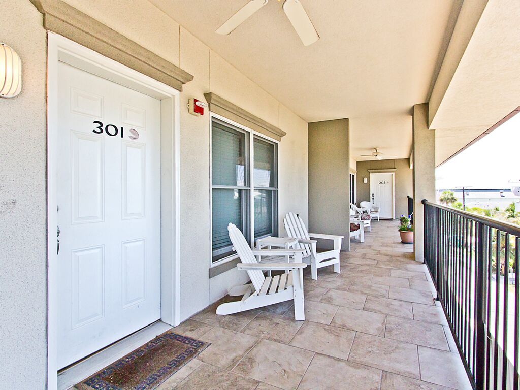 Apartment, Mehrere Betten, Küche, Strandblick | Unterkunftsgelände