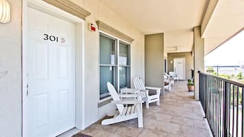 Appart'hĂŽtel, plusieurs lits, cuisine, vue plage | Enceinte de lâhĂ©bergement