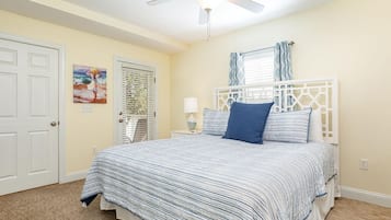 Appart'hôtel, plusieurs lits, cuisine, vue plage | 2 chambres, fer et planche à repasser, Wi-Fi gratuit, draps fournis
