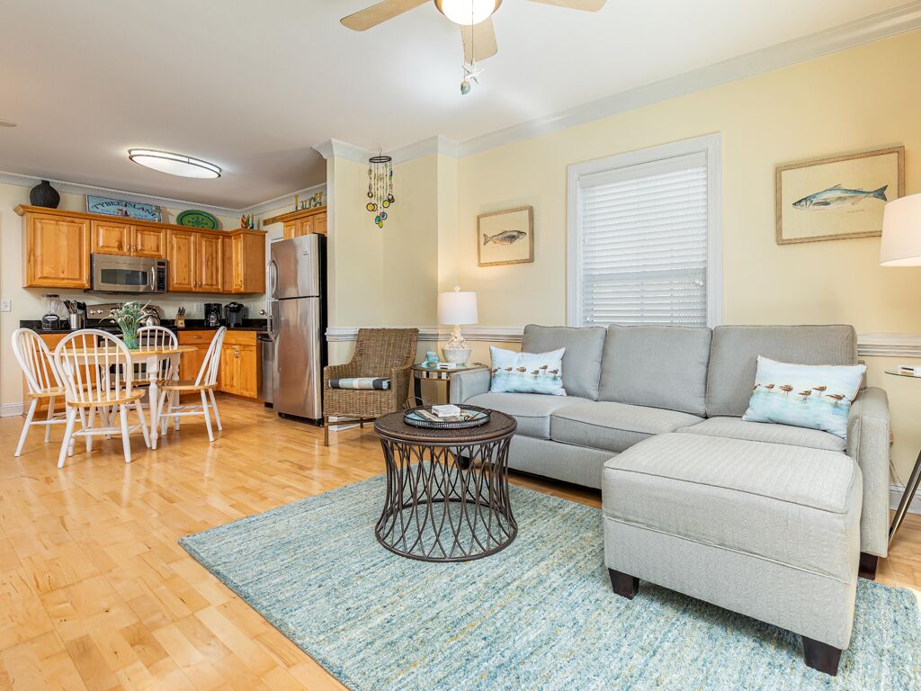 Condo, Multiple Beds, Kitchen, Beach View | Living area | 40-inch TV with cable channels