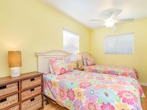 Casa, várias camas, cozinha, vista para o jardim | 3 quartos, individualmente decorados, individualmente mobiliados