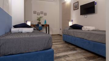 1 bedroom, desk, travel cot, free WiFi