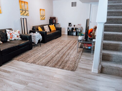 King and Queen Beds Suite->Self Entry->Smart TV >WiFi->