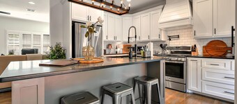 On Austin Ave!!! Completely remodeled and close to Magnolia, Downtown & Baylor. 