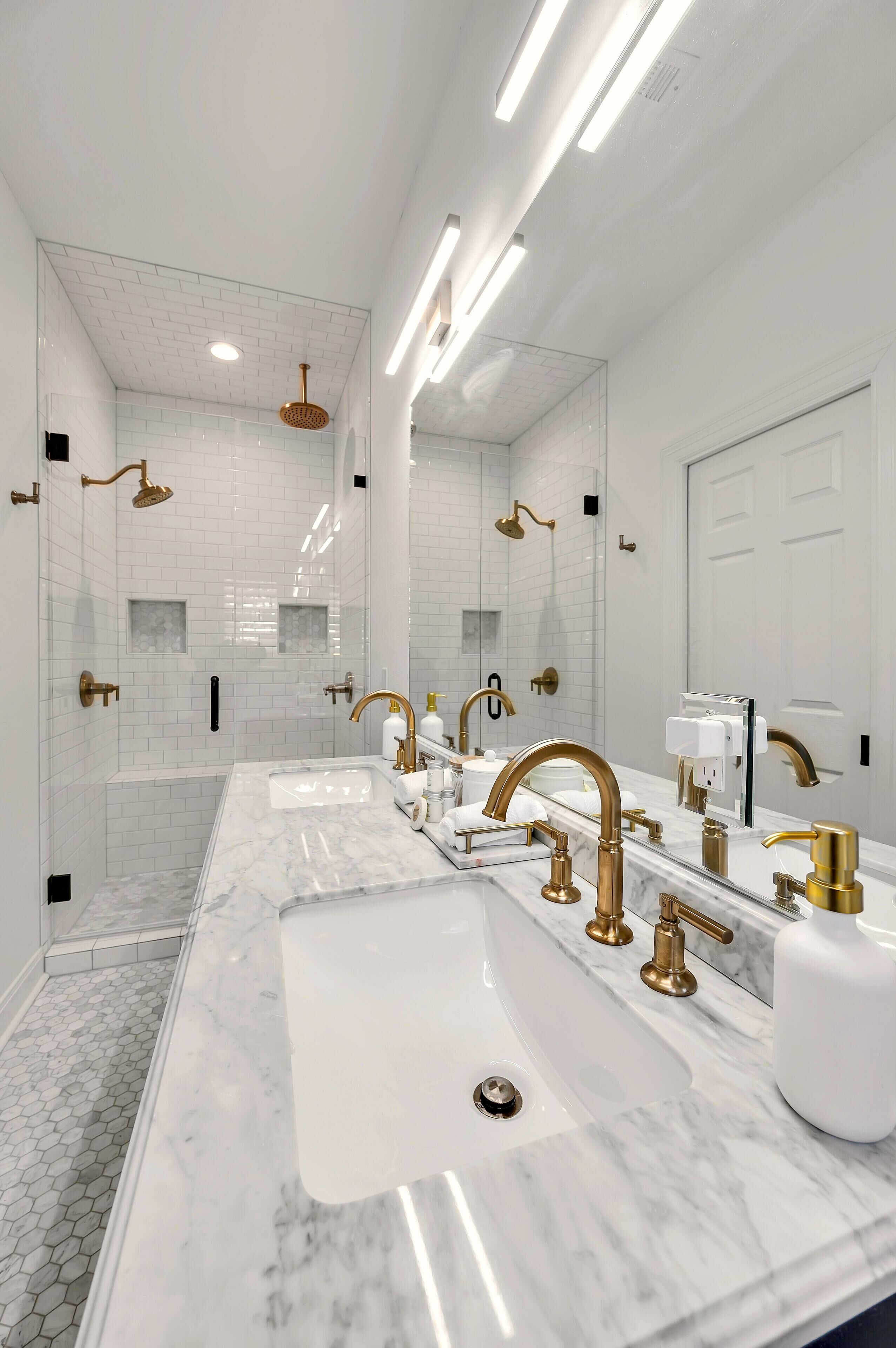 Combined shower/tub, hair dryer, towels, soap
