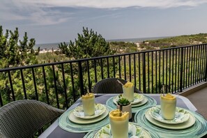 Outdoor dining - Ocean Front first floor condo. (Ocean City)