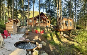 Terrace/patio - Lakeside Cabin in the Trees with Views and Hot Tub (Lummi Island)