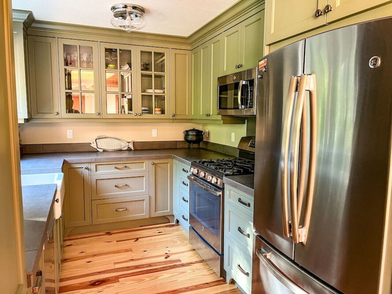 冰箱、微波炉、烤箱、炉灶