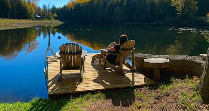 The Riverfront Hideaway ★ Hot Tub★ Games Room ★ Arcades ★ Firepit ★ BBQ ★ Hiking