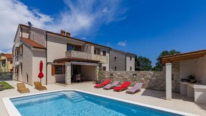 Pool - Stunning  villa for 8 people with A/C, WIFI, private pool, TV and terrace (Šegotici)