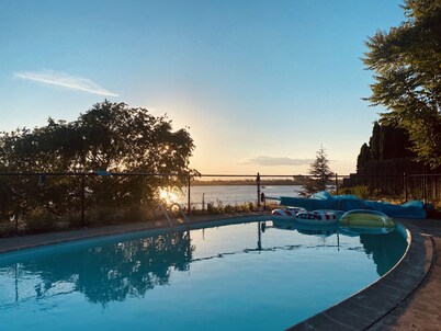 Spacious 4 bedroom lakefront house: with private dock and pool.