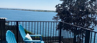 Spacious 4 bedroom lakefront house: with private dock and pool.