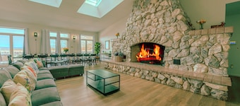 Sleeps 19! Dine Together w/View + Pool & Sauna
