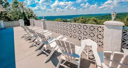 Catskills Villa w/ Indoor Pool, Sauna & Views