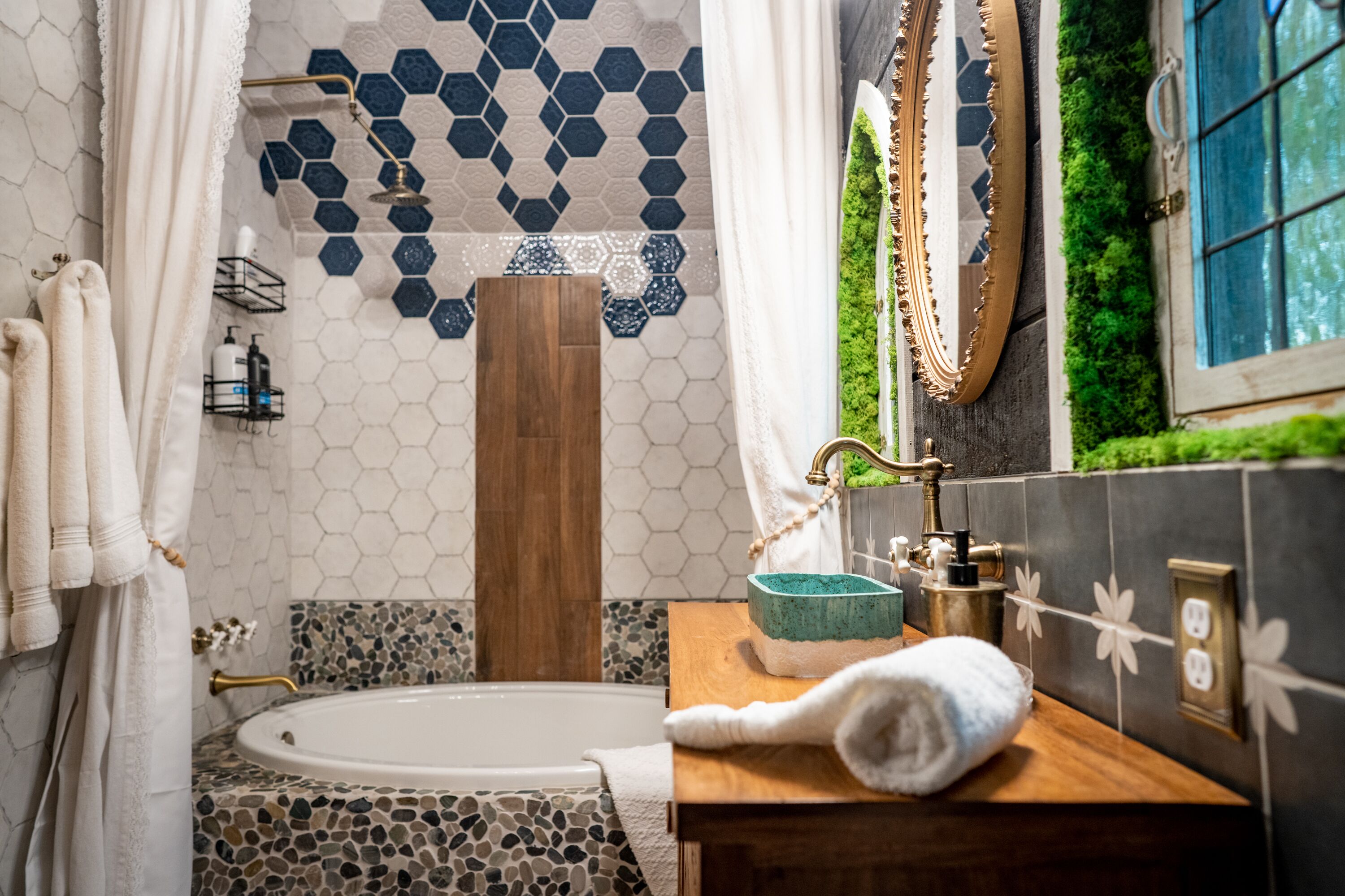 Combined shower/tub, hair dryer, towels, soap