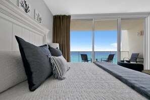 Työpöytä, silitysrauta/-lauta, Wi-Fi, vuodevaatteet