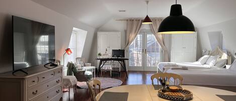 1 bedroom, desk, free WiFi, bed sheets