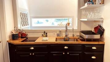 Fridge, microwave, stovetop, coffee/tea maker