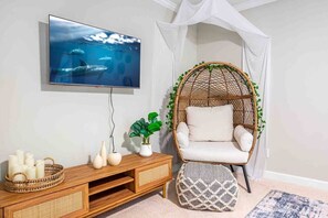 TV - Cozy Boho Kildaire Farms Home- near Downtown (Cary)