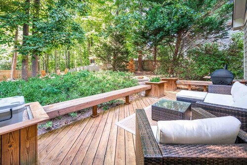 Cozy Boho Kildaire Farms Home- near Downtown