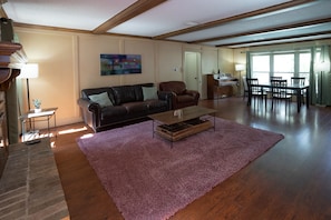 Smart TV, chimenea y impresora