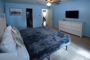 4 bedrooms, desk, iron/ironing board, travel crib