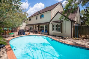 Outdoor pool - 4 bed/3.5 bath home away from home in Katy, Texas. (Katy)