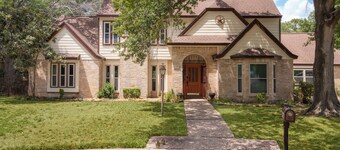 4 bed/3.5 bath home away from home in Katy, Texas.