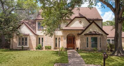 4 bed/3.5 bath home away from home in Katy, Texas.