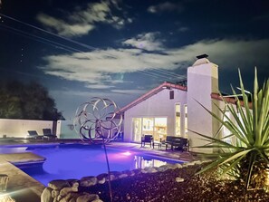 Outdoor pool - A secluded getaway home to unwind with beautiful desert and mountain views (Palm Springs)