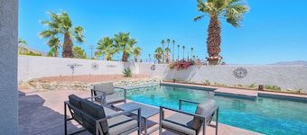 A secluded getaway home to unwind with beautiful desert and mountain views