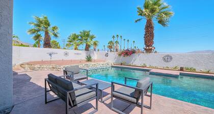 A secluded getaway home to unwind with beautiful desert and mountain views