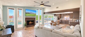A secluded getaway home to unwind with beautiful desert and mountain views