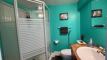 Doccia, asciugacapelli, bidet, asciugamani