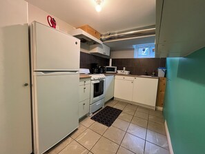 冰箱、微波炉、烤箱、炉灶