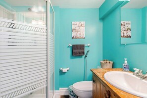 Shower, hair dryer, bidet, towels - The Rustic Barn - Urban Retreat | King bed | Pet friendly | Full apartment (Brampton)