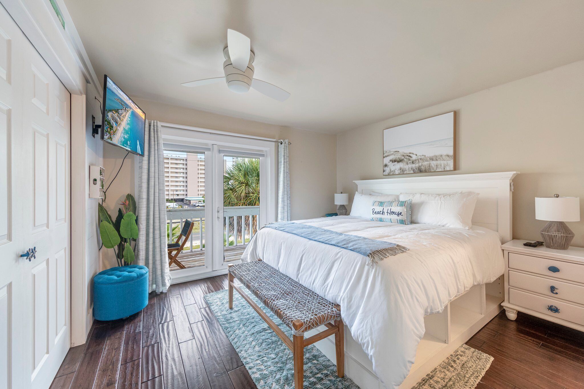 2 bedrooms, desk, iron/ironing board, WiFi