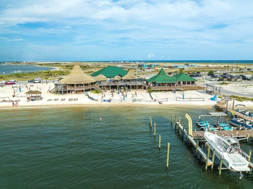 Walk everywhere. Peaceful. Location. Beach.