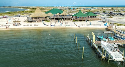 Beach. Walk everywhere. Peaceful. Location.