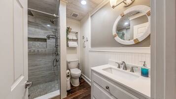 Combined shower/bathtub, hair dryer, towels, soap