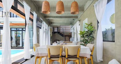 Luxury Pool Villa near beach + Karaoke + video games + massage chair