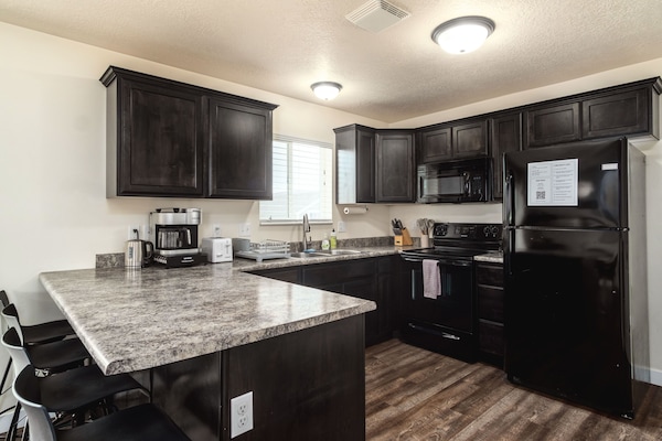 Refrigerador, microondas, horno y parrilla de estufa