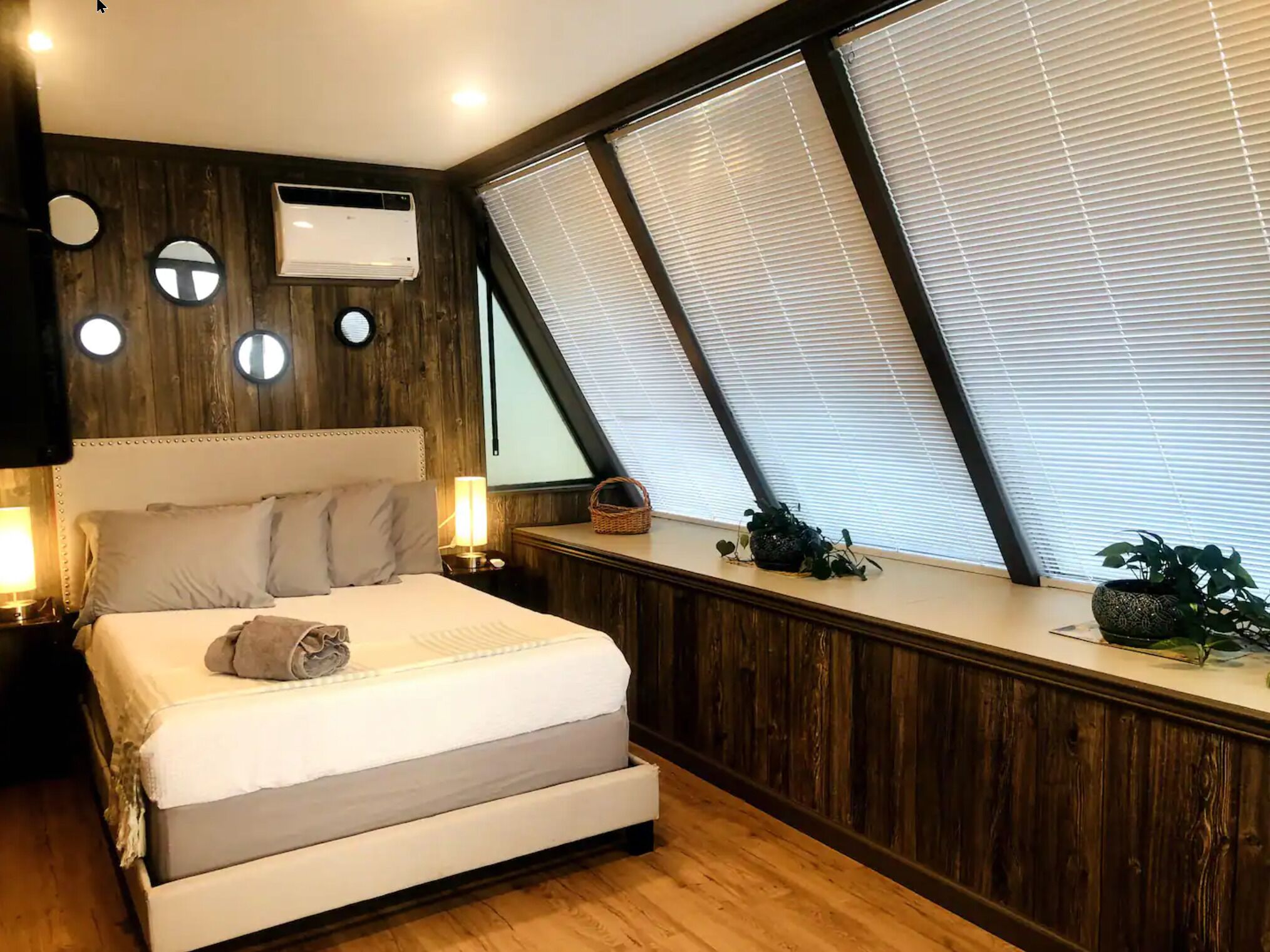 1 slaapkamer, een strijkplank/strijkijzer, gratis wifi, beddengoed