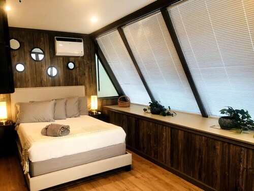 Cute Guesthouse, 4mi from Lee University, sleeps 4, new deck w/ fire pit, grill