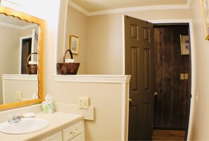 Shower, jetted bath, hair dryer, towels