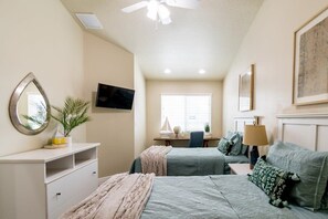 6 bedrooms, desk, iron/ironing board, travel cot
