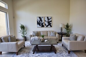 Televisión y oficina 