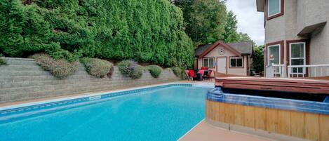 Piscina all'aperto, una piscina riscaldata